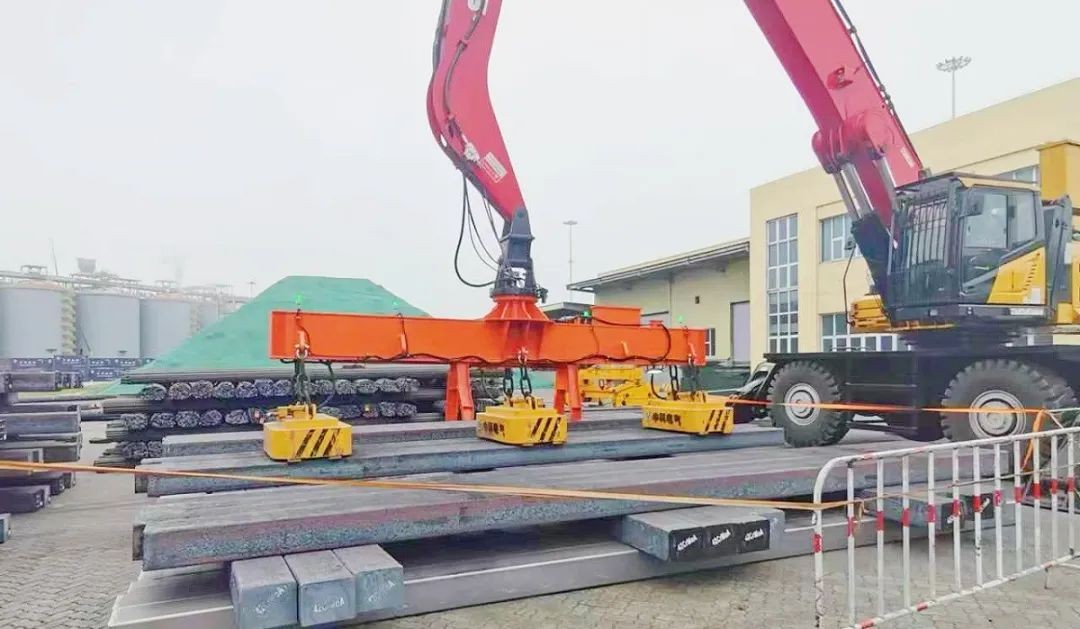 La nouvelle technologie « Knuckle Boom Crane + Lifting Electromagnet » est officiellement mise en service